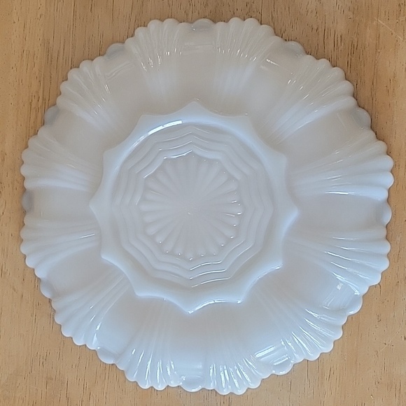 Vintage Anchor Hocking Fire King White Milk Glass Gold Trim Divided Relish Dish. - Picture 5 of 6